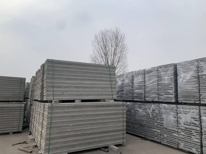 轻质隔墙板作为一种新型建筑材料,具有轻质高强度,隔音隔热,耐火性能